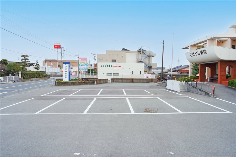 こばやし医院 駐車場